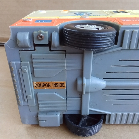 Vintage 1992 Toy Metro City Ambulance Rescue 18 Lights & Sounds FX - Picture 11 of 15